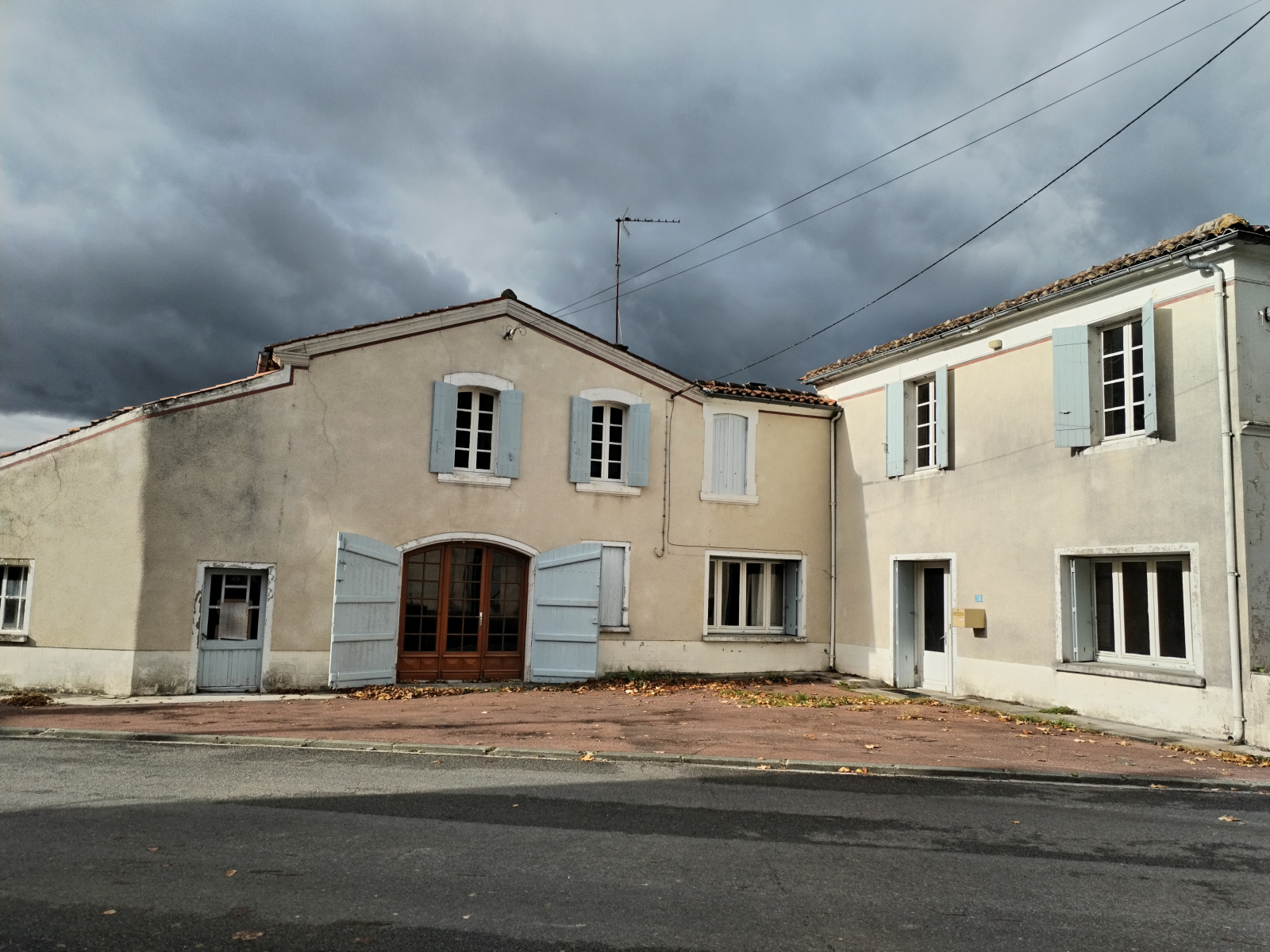 Vente A NEUILLAC (17520) MAISON AVEC TRAVAUX