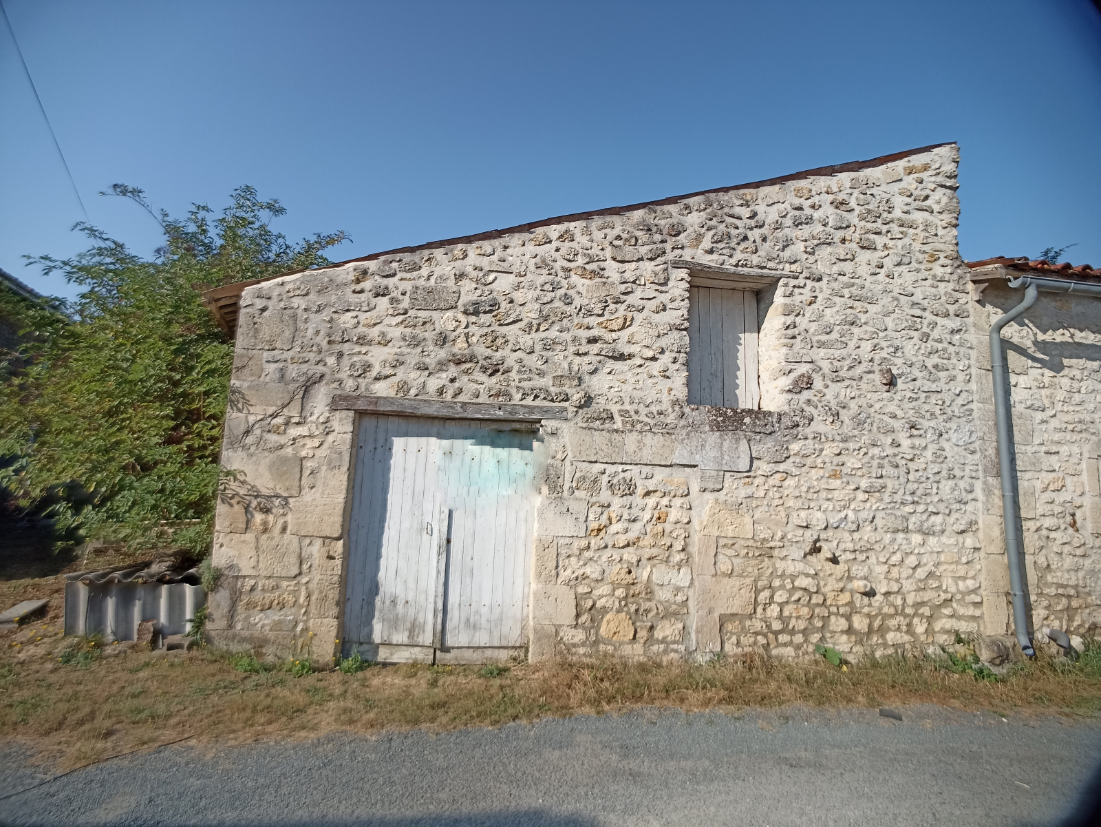 vente-a-bois-17240-grange-a-renover