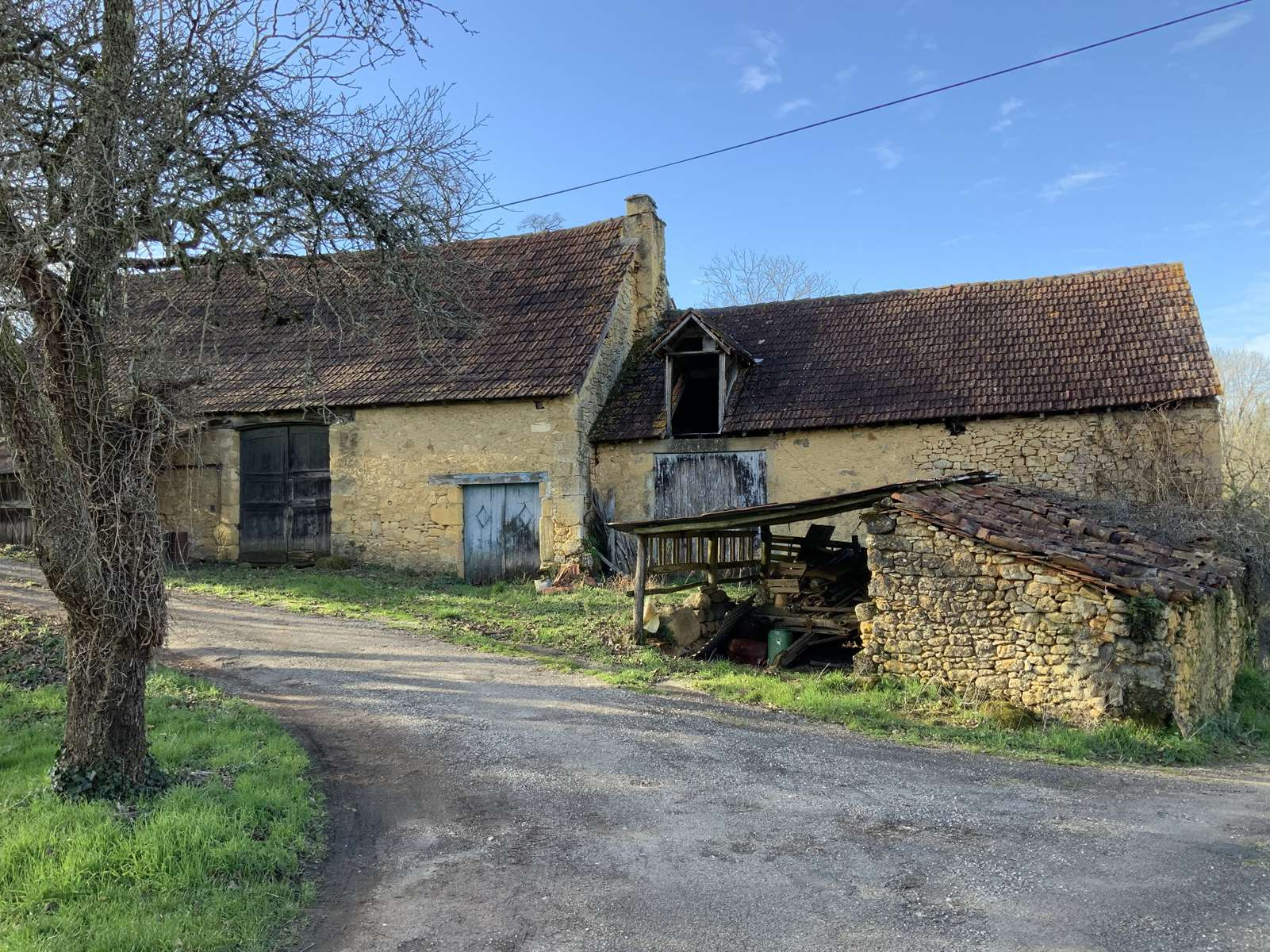 vente Grange en pierres d'environ 120 m² à Saint Julien de Lampon